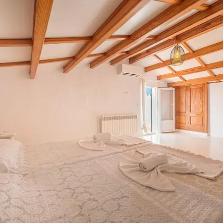 Semesterbostad Borras *